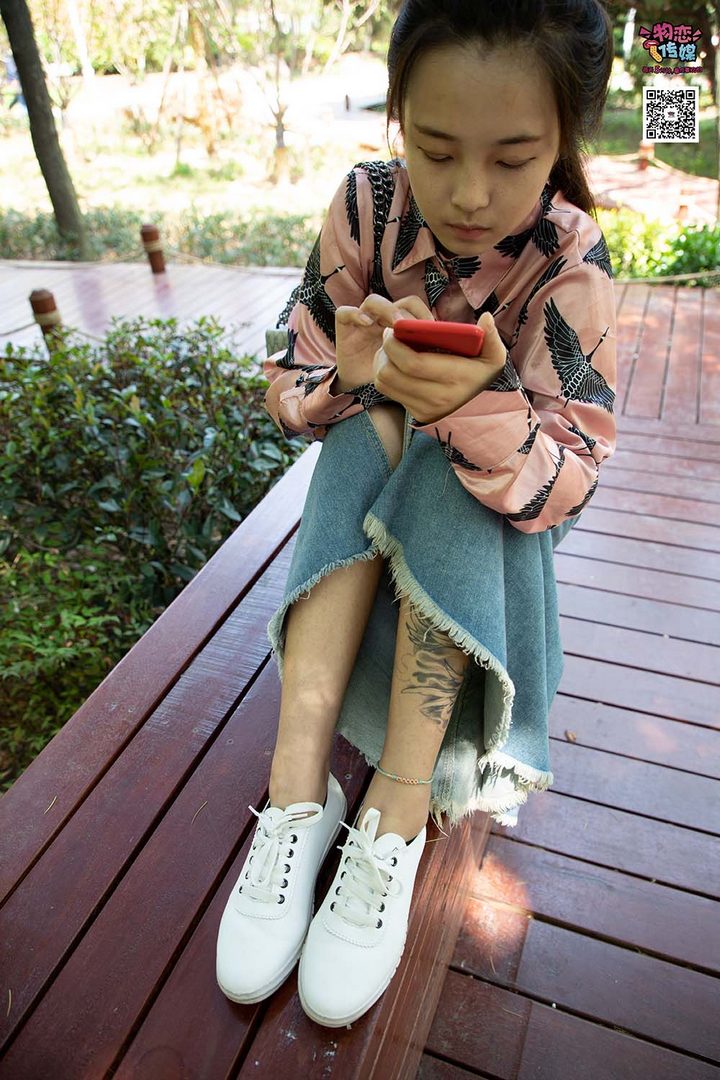 物恋传媒 VOL.011 纯纯的邻家小妹,小白鞋搭配黑色船袜,清凉一夏[187P／1.02GB]预览图
